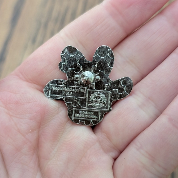 Disney Pin - Picture 2 of 3
